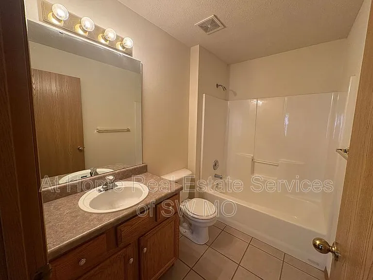 4440 W La Siesta St — Photo 4