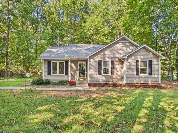 1402 Sundown Dr, Mebane, NC 27302