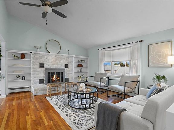 4th image of 55 Bedford Cir