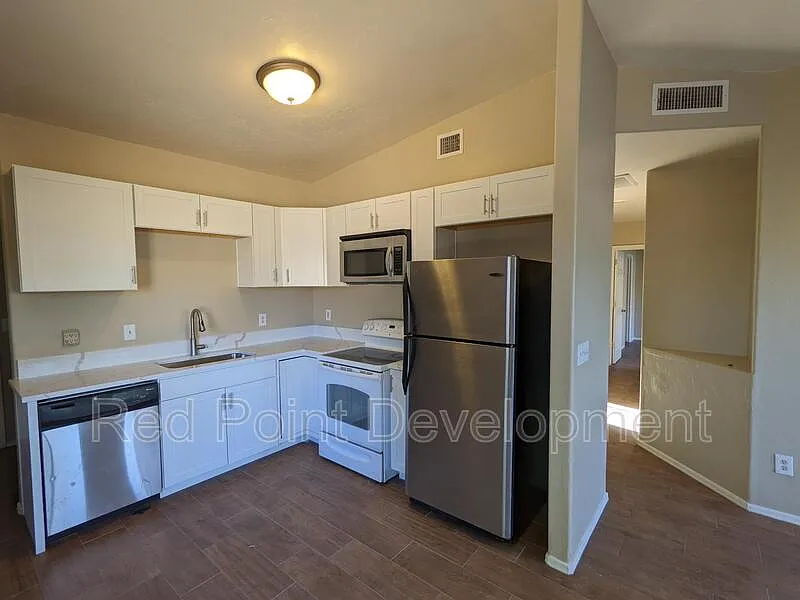 3310 E Bermuda St #2