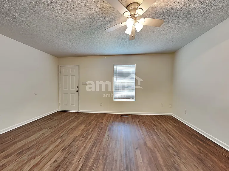 221 Dogwood Ave — Photo 4