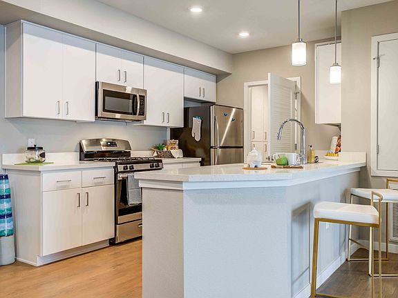 2nd image of 675 Marina Gateway Dr #923