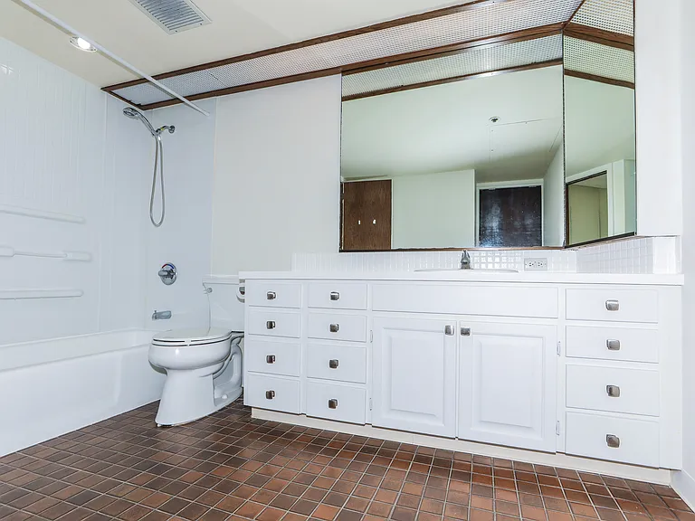 555 Hahaione St #B100 — Photo 27