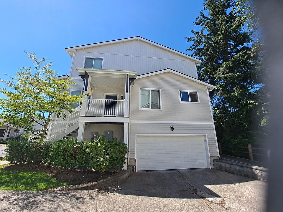 Front view with driveway