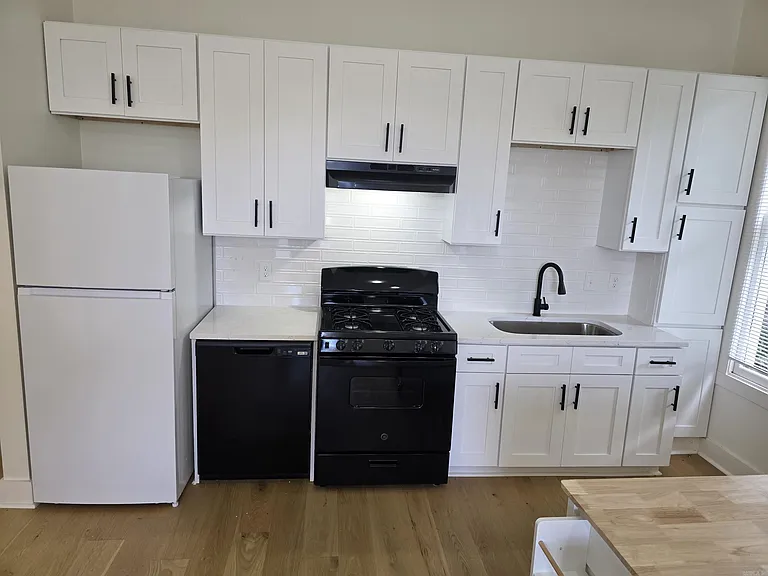 2324 W Daisy L Gatson Bates Dr #2 — Photo 6