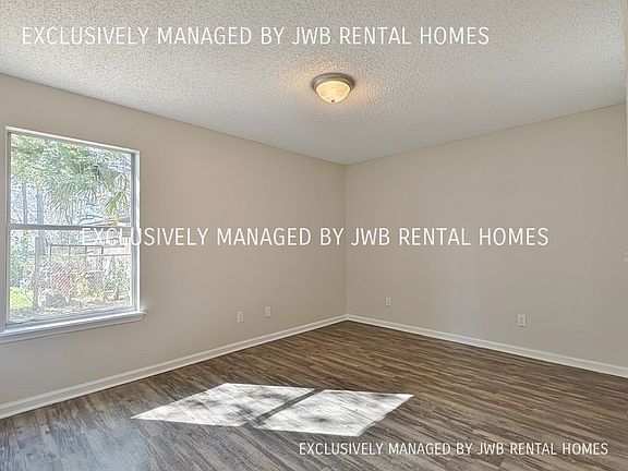 5th image of 2428 Lowell Ave