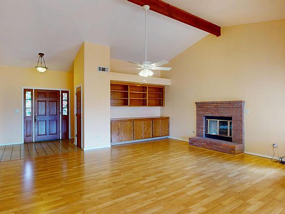 4th image of 2174 Garden Circle Dr