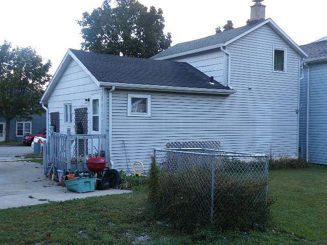 2nd image of 512 Beardsley St