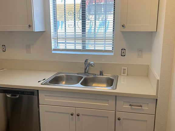 5th image of 2473 N Elm Ave Unit 2