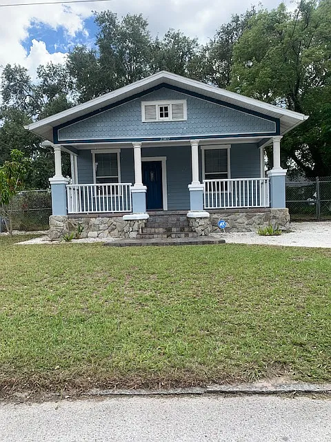 3 bed, 1148 sqft, $2,400 — Photo 1