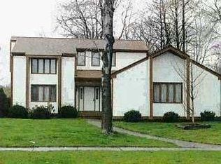 2355 Heather Glen Dr, Maumee, OH 43537