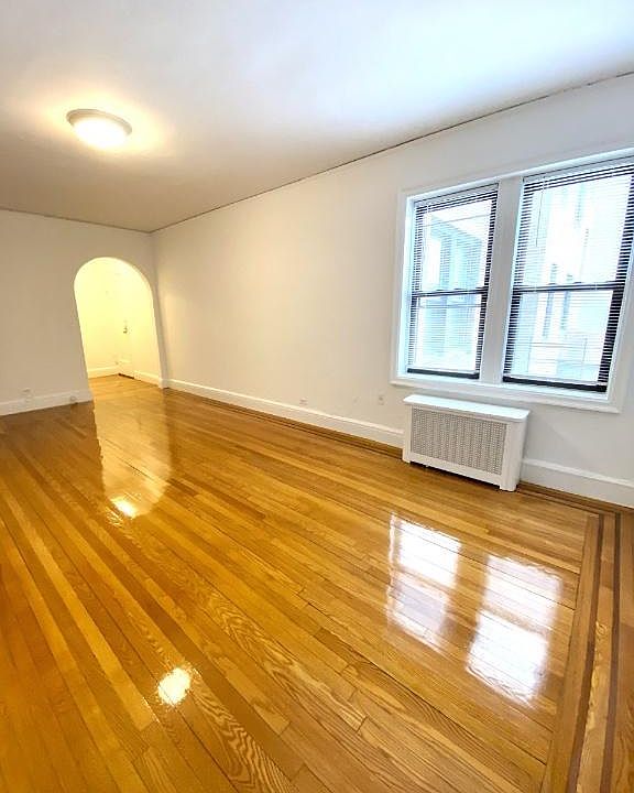 1st image of 3-5-7 East Ave #3