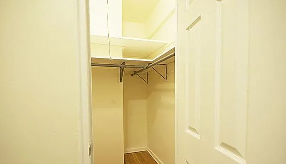 5th image of 910 Sheridan Ave APT A