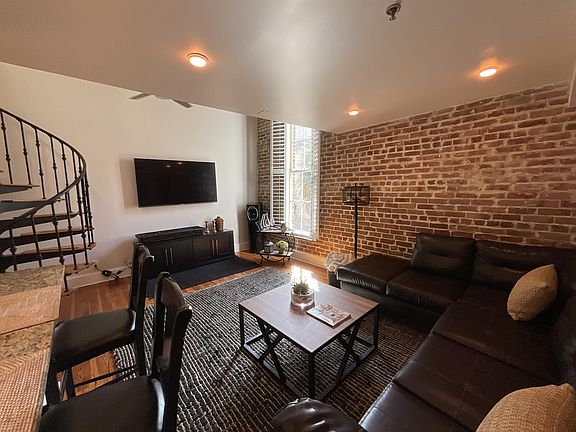 2nd image of 377 King St #203-1
