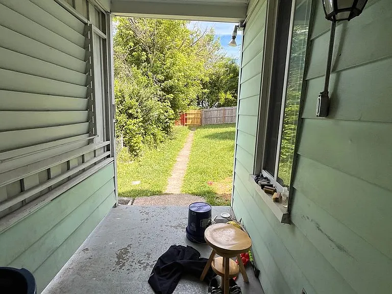 109 Kenova St — Photo 23