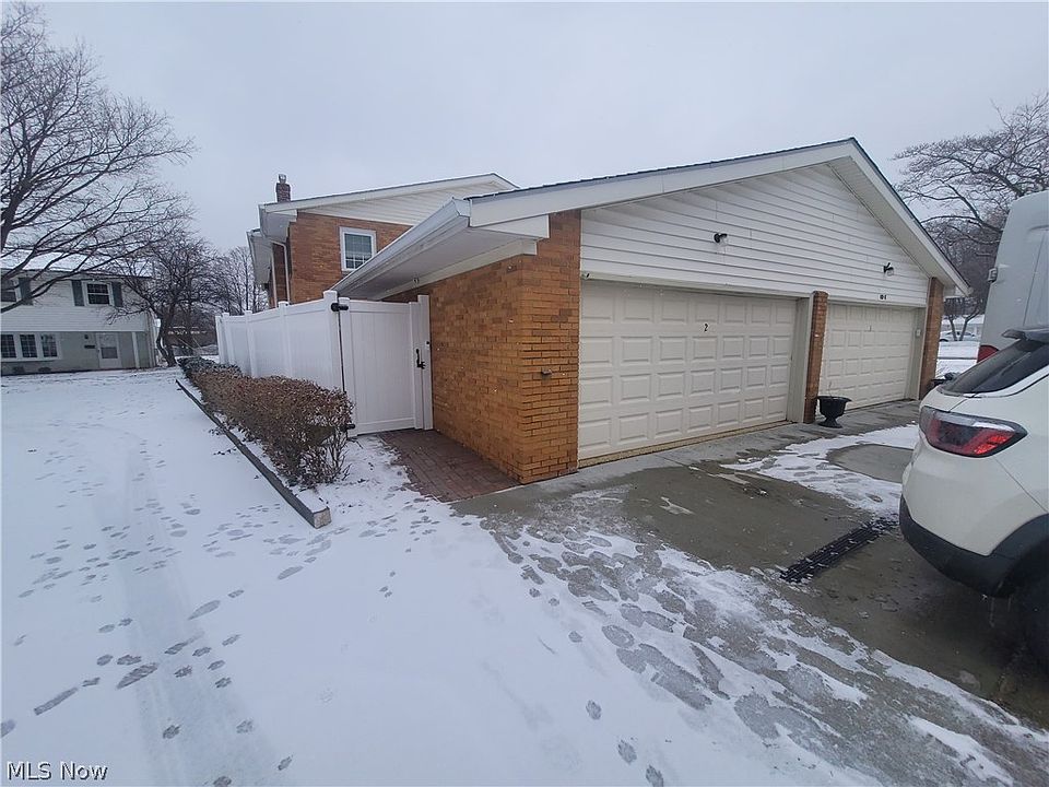 17 Meadowlawn Dr Mentor OH Zillow