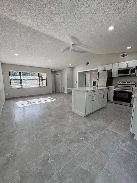 2 bed, 1083 sqft, $1,595 — Photo 4