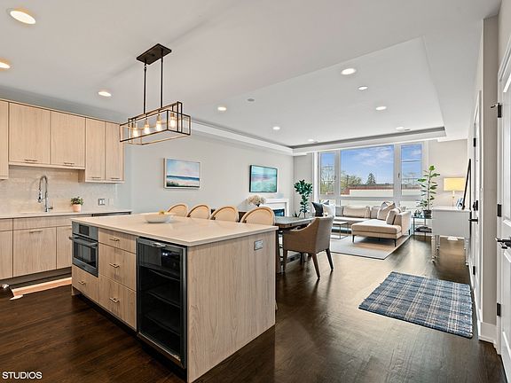 5th image of 3046 N California Ave Unit 201