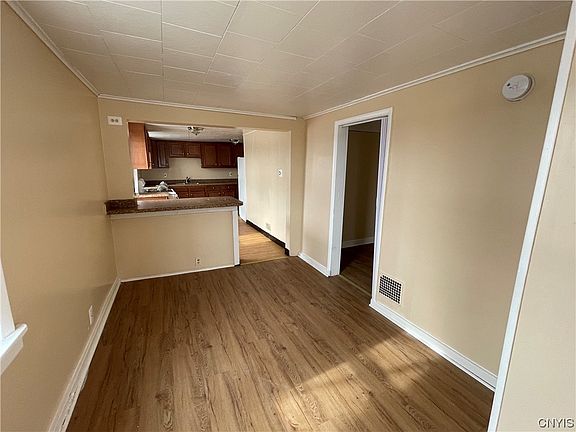 3rd image of 147 Court St