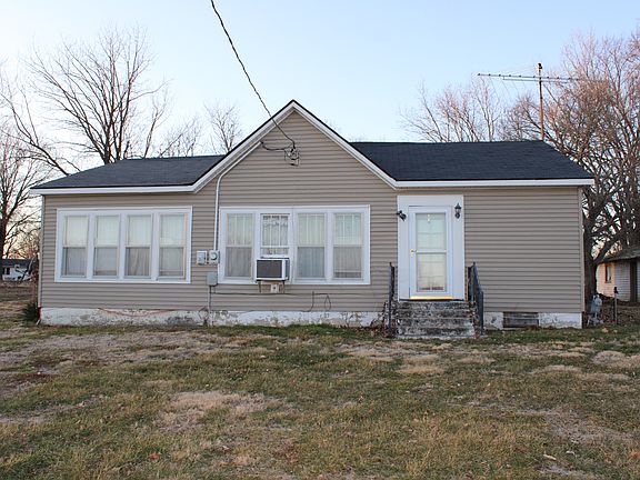 3rd image of 306 Fray St