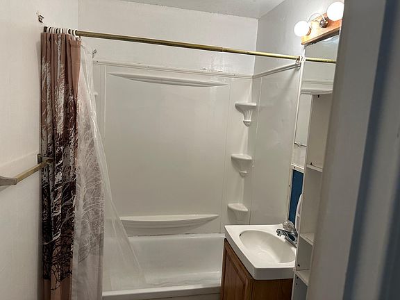 4th image of 1220 Chester Ave