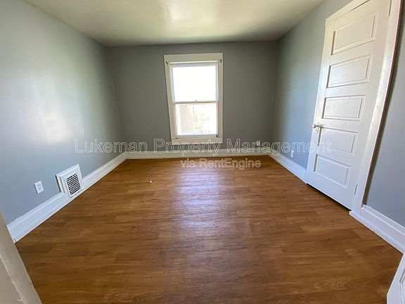 3rd image of 817 Egleston Ave #2