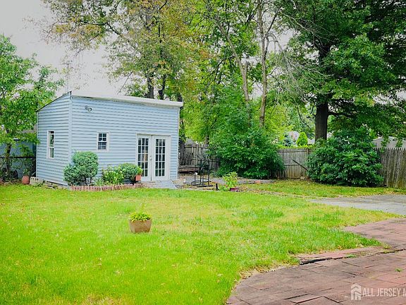 3rd image of 11 Baxter Rd