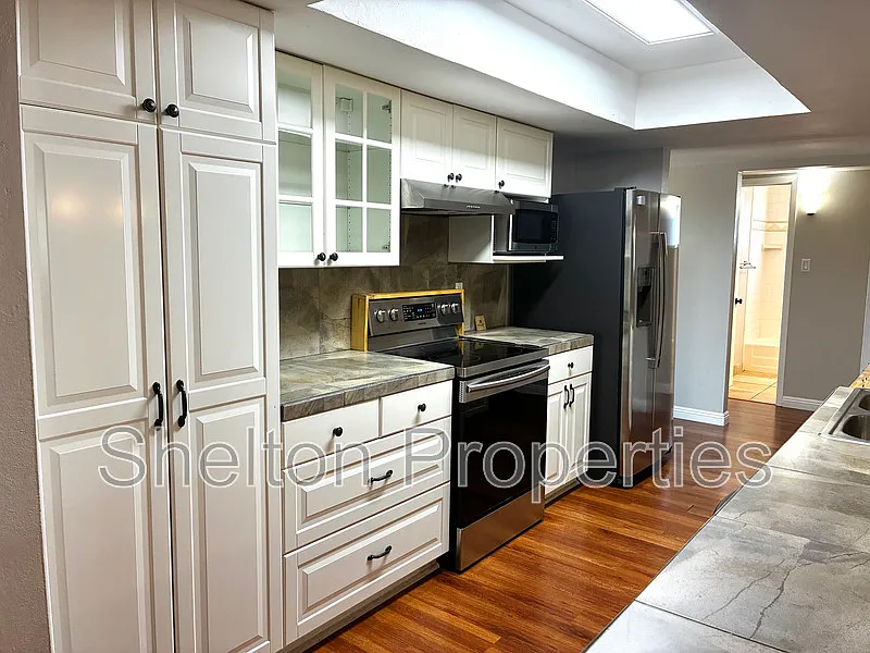 4 bed, 2.0 bath, 1862 sqft, $2,595 — Photo 4