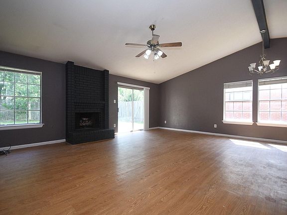 5th image of 2411 Country Place Dr