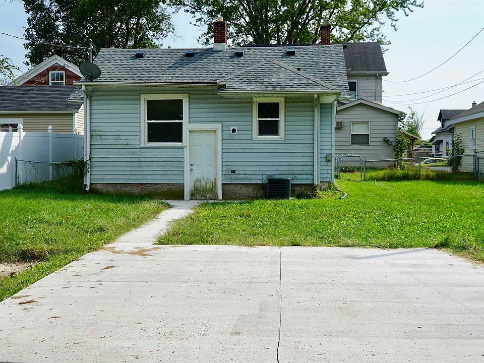 2nd image of 1121 Clara Ave