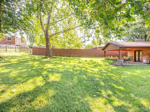 5th image of 2452 E Highwood Dr
