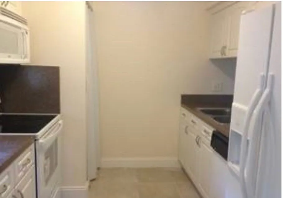 Building Photo - 465 SW 86th Ave #202