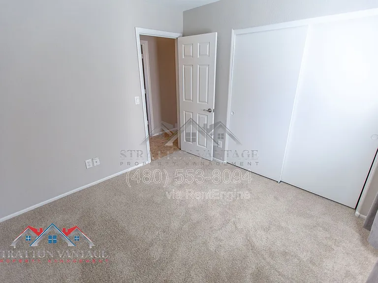 2105 E Donald Dr — Photo 21