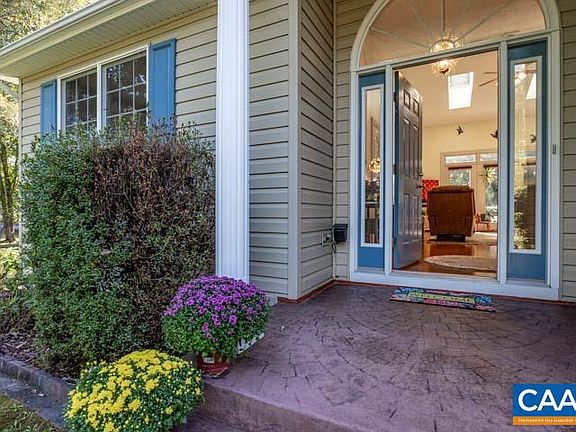 3rd image of 8 Fleetwood Dr