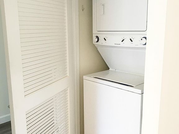 4th image of 4305 Laurel Canyon Blvd Unit 304