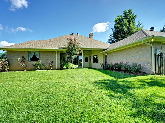 4th image of 102 Woodgate Dr