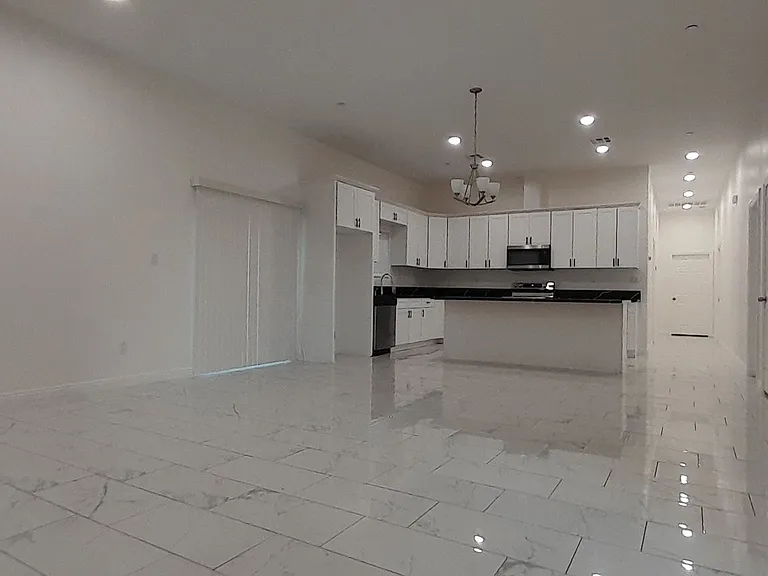 8332 Rea Ave — Photo 2