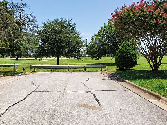 5th image of 2415 Courtland Dr