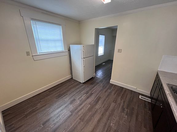 3rd image of 1837 Hillsdale Ave
