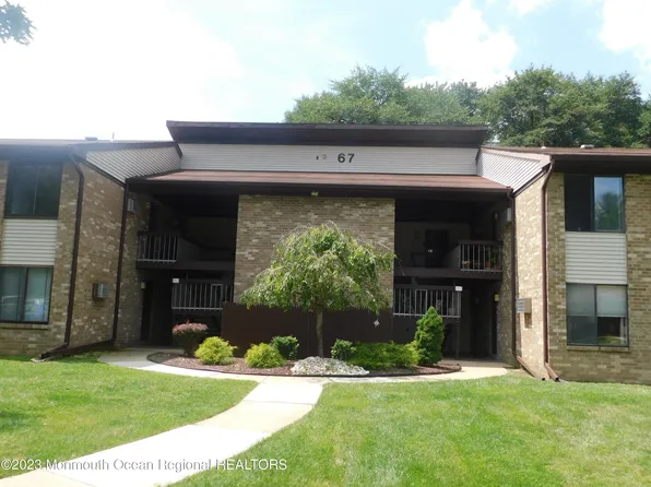 67 Overlook Way #B, Manalapan, NJ 07726