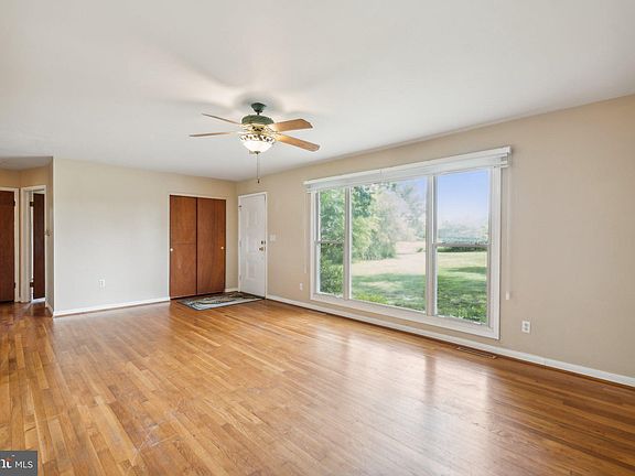 5th image of 8384 Willow Hill Rd