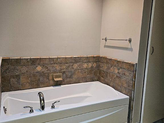 5th image of 4044 Amaranta Ave