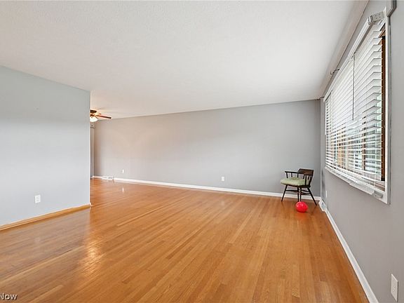 3rd image of 6157 Roanoke Cir