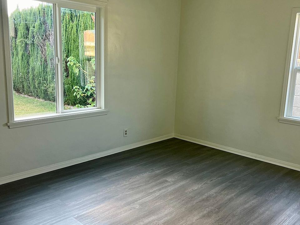 2nd image of 2542 Central Ave