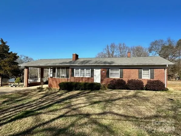 220 Oakridge Dr, Forest City, NC 28043