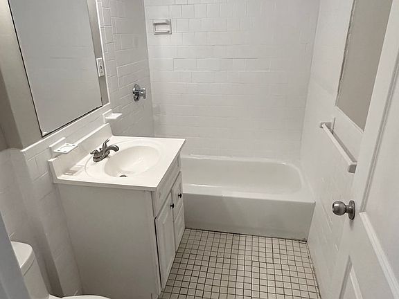 3rd image of 190 Washington St APT 3L