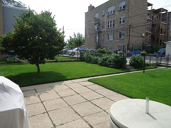 3rd image of 2641 W Balmoral Ave #1