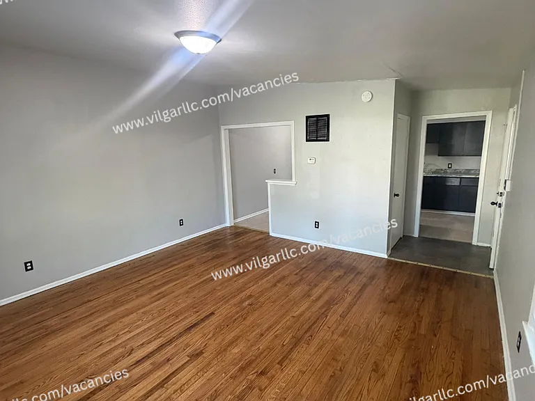 2783-2785 Brown St — Photo 15