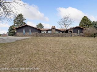 1135 E Alward Rd, Dewitt, MI 48820