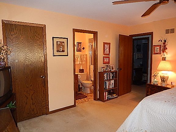 4th image of 15621 Violet Ct